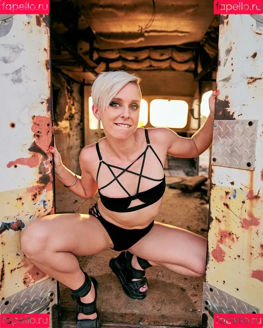 Caitlin V Neal Onlyfans Photo Gallery